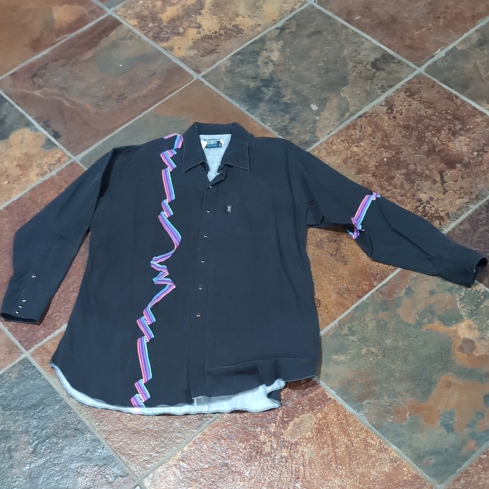 Brooks And Dunn Collection PanHandle slim Wavy Ribbon Graphic Design Long Sleeve